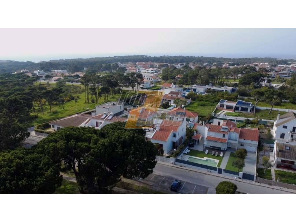 Terreno urbano perto do mar e lago em Sesimbra-0