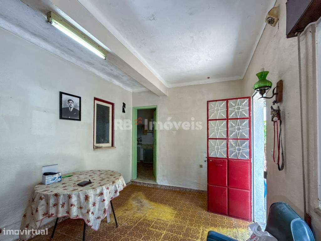 Moradia T3 com espaço exterior no centro de Vila Nova da Barquinha-35