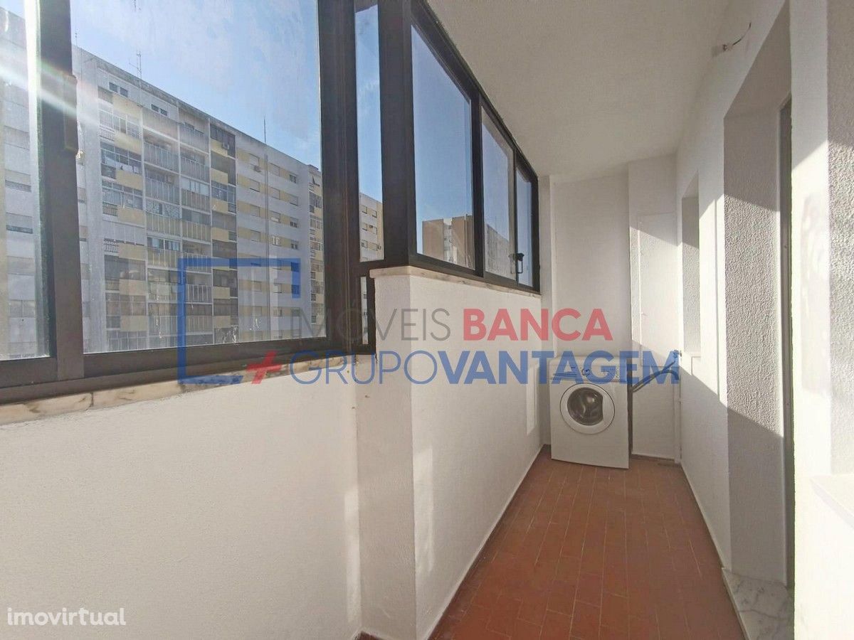 APARTAMENTO T2 LARANJEIRO