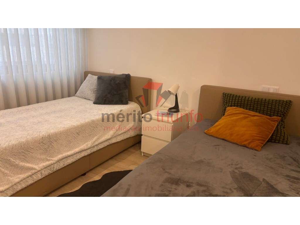 Excelente Apartamento c/ 3 Suites no Centro de Famalicão-26