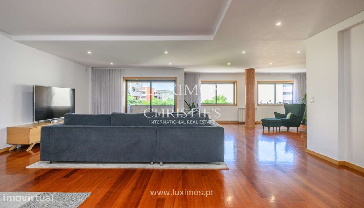 Apartamento T5 com varanda, para venda, em Braga - Grande imagem: 2/23