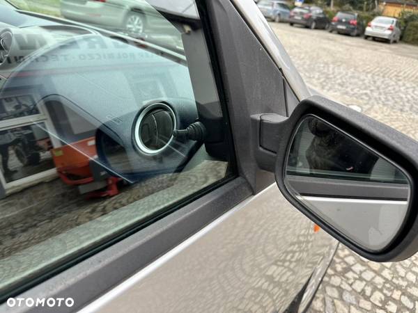 Ford Fiesta 1.3 Ambiente - 26