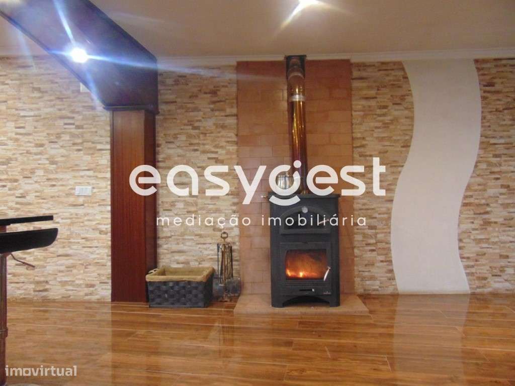 Moradia totalmente remodelada em zona calma, com logradouro. - Grande imagem: 5/58