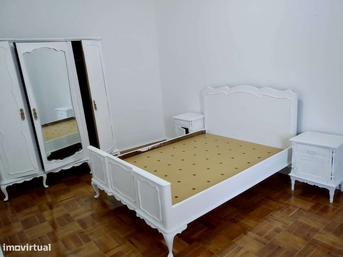 T1 com terraço, perto de serviços essenciais - Grande imagem: 5/11