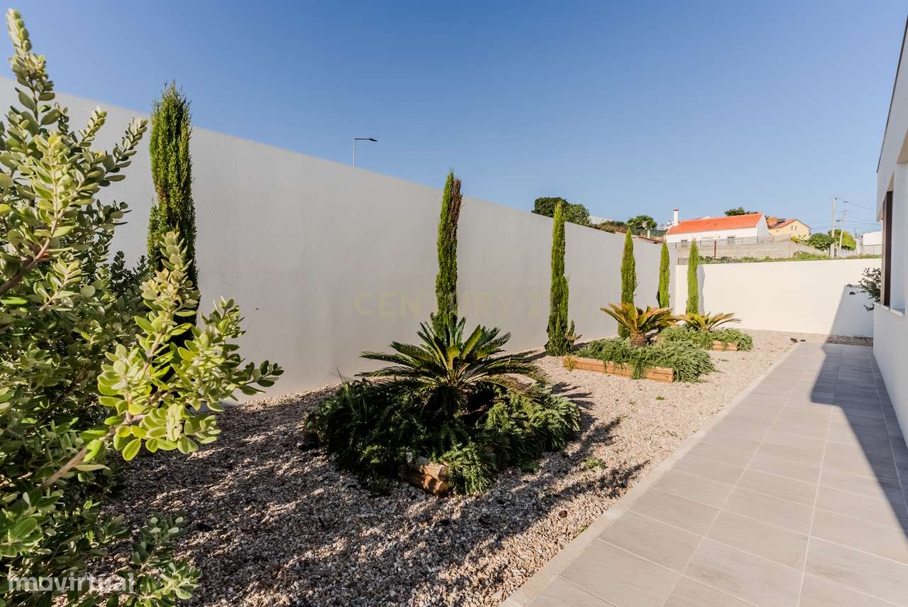 Moradia T3 em Capelas: Tranquilidade e Conforto a 5 Minutos do Centro - Grande imagem: 5/28