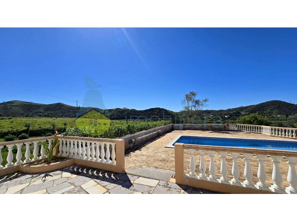 Moradia V4 com piscina e uma vista deslumbrante-44