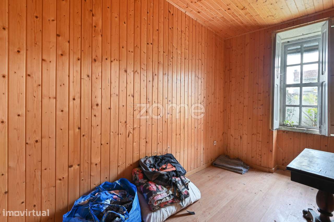 Moradia T2 com Jardim e Anexo para Remodelação Total | Bonfim, Porto - Grande imagem: 3/22