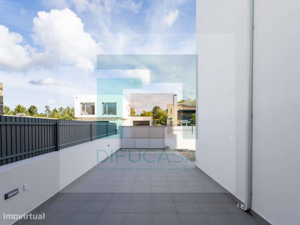 Moradia T3 com 2 Suítes e Pérgula de Estacionamento-29