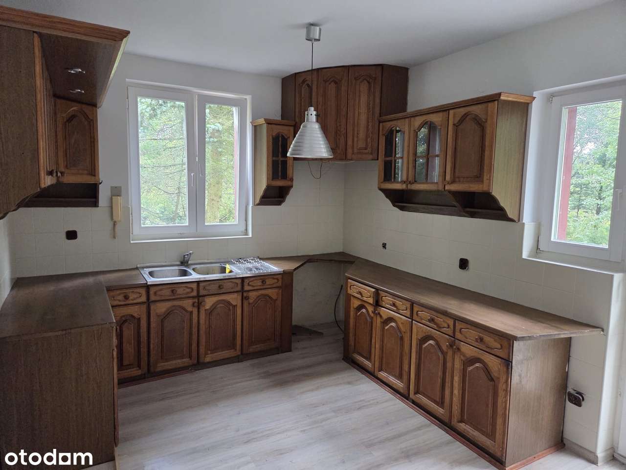 Na sprzedaż dom wolnostojący wraz z budynkiem gospodarczym.-6