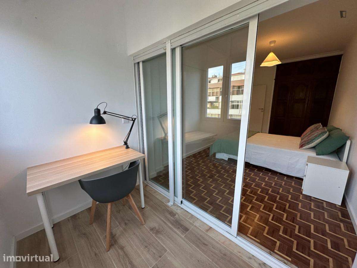 Quarto - localizado em Almada Lisbon - Grande imagem: 4/10