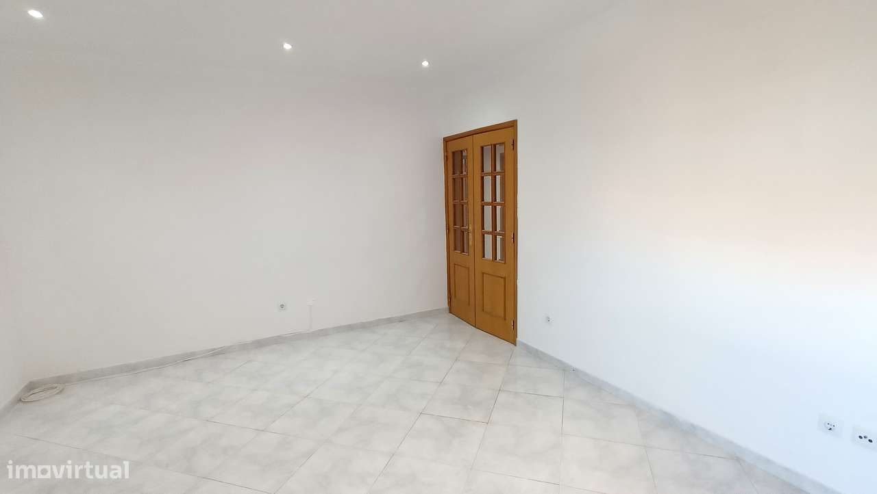 T3 com Arrecadação e Terraço, Pronto a habitar-16