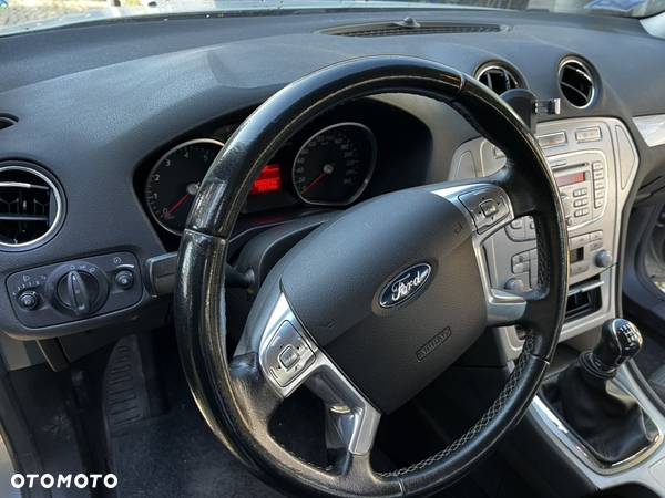 Ford Mondeo 2.0 Ambiente - 8