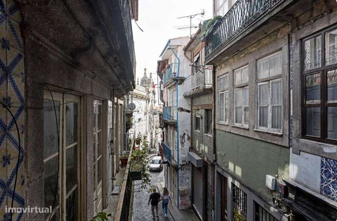 Prédio totalmente reabilitado com 5 apartamentos T0, no Centro Históri-28