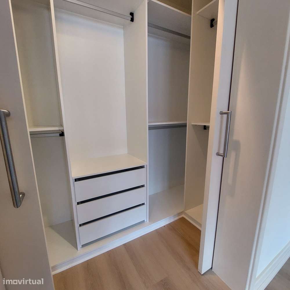 Apartamento T4 com 3 casas de banho e garagem-29