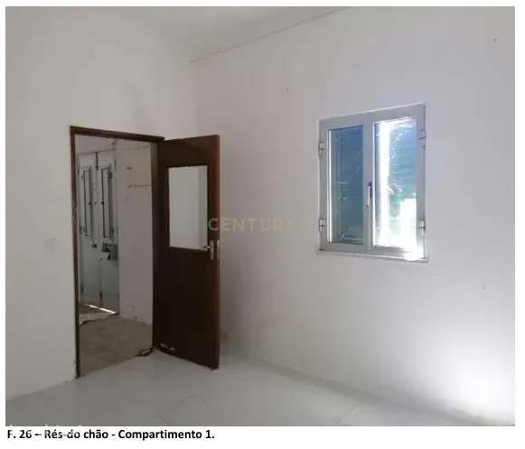 Moradia T3 de Rês-Chão e 1º Andar para remodelação, Mourão.-8
