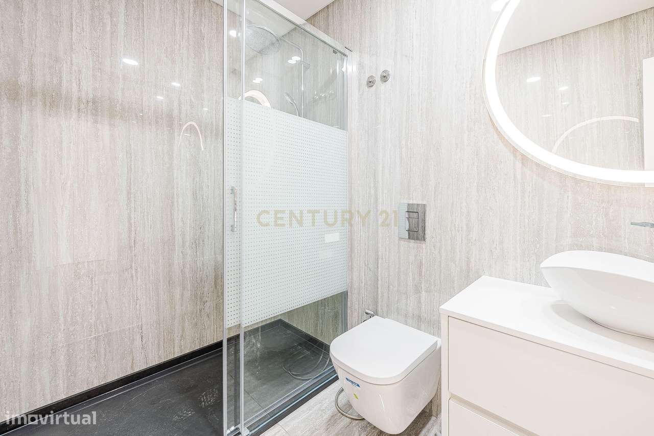 Moradia T4+1 Contemporânea com Piscina-44