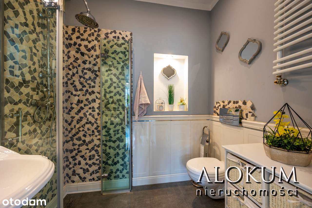 Komfortowy i jasny dom w pobliżu ścisłego centrum Gdowa.-7