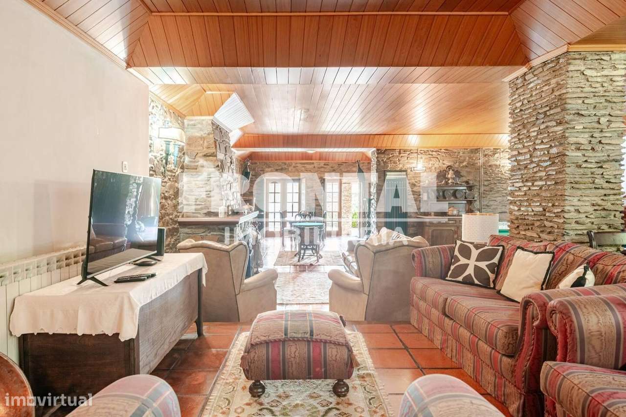 Moradia  com 5 Suítes - Mobilada e Equipada | Frechas, Mirandela-10