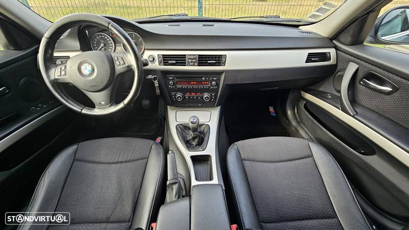 BMW 318 d Touring LifeStyle - 16