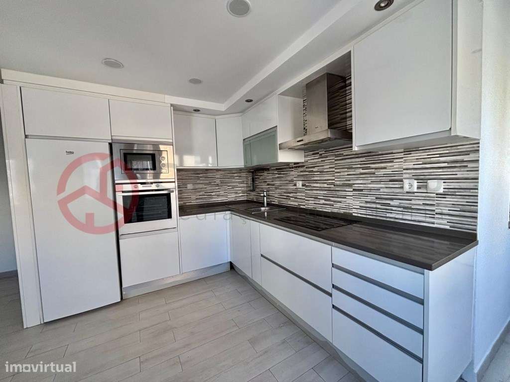 Apartamento T3 remodelado nas Barrocas em Almada - Grande imagem: 3/22