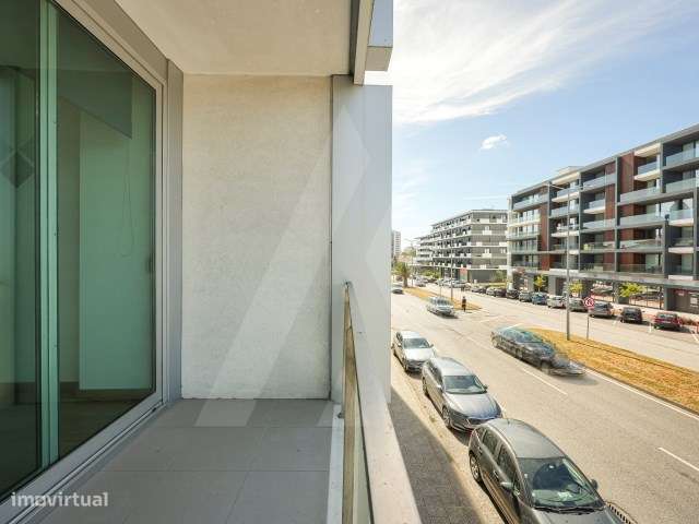 Apartamento T2 com varandas e garagem fechada no centro de Aveiro-14