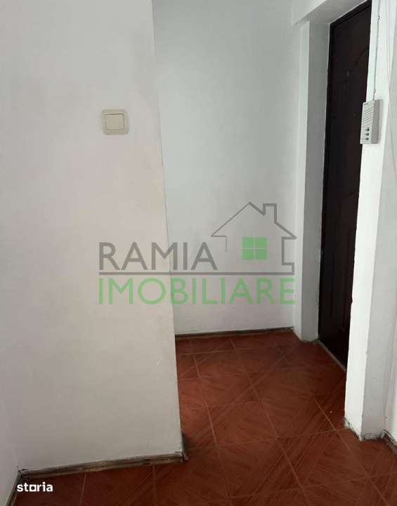 Apartament 3 Camere,  Etaj 2/4 – Astra Planete, Necesita Renovare-5