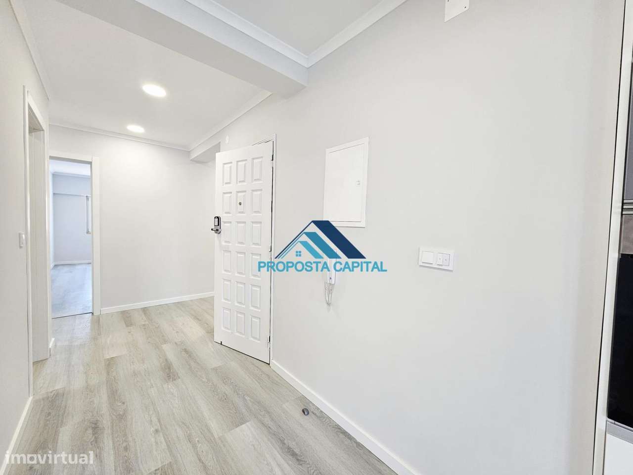 APARTAMENTO T4 REMODELADO CENTRO AMORA-19