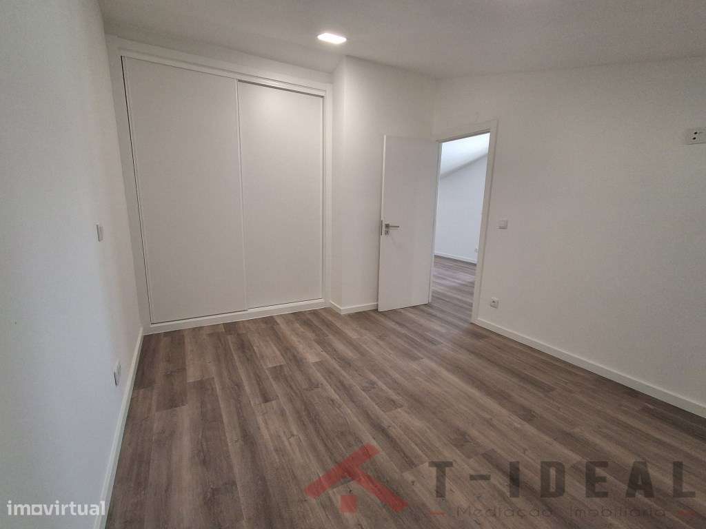 Moradia T3 totalmente remodelada perto das praias-16