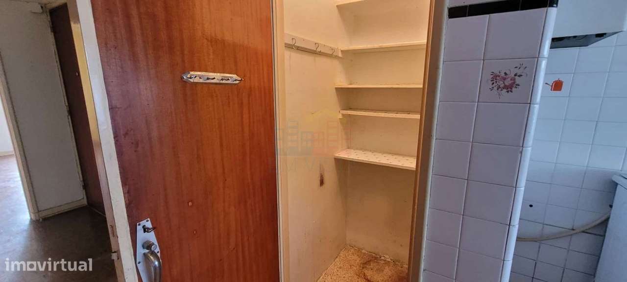 Centro Mem Martins - T4 para remodelação-29