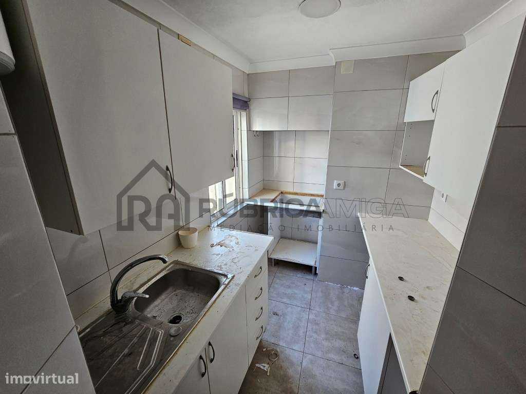 Moradia no centro histórico de Loulé com 2 pisos , armazém e casa-12