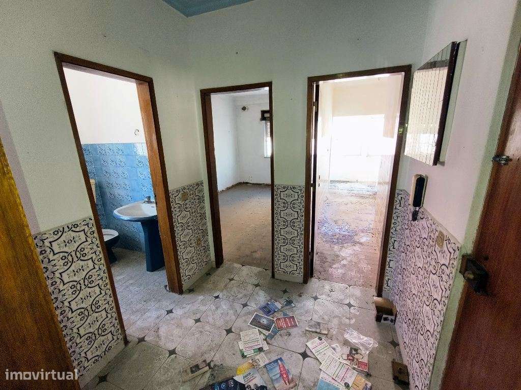 Apartamento T1 na Baixa da Banheira com grande potencial de valoriz...-5