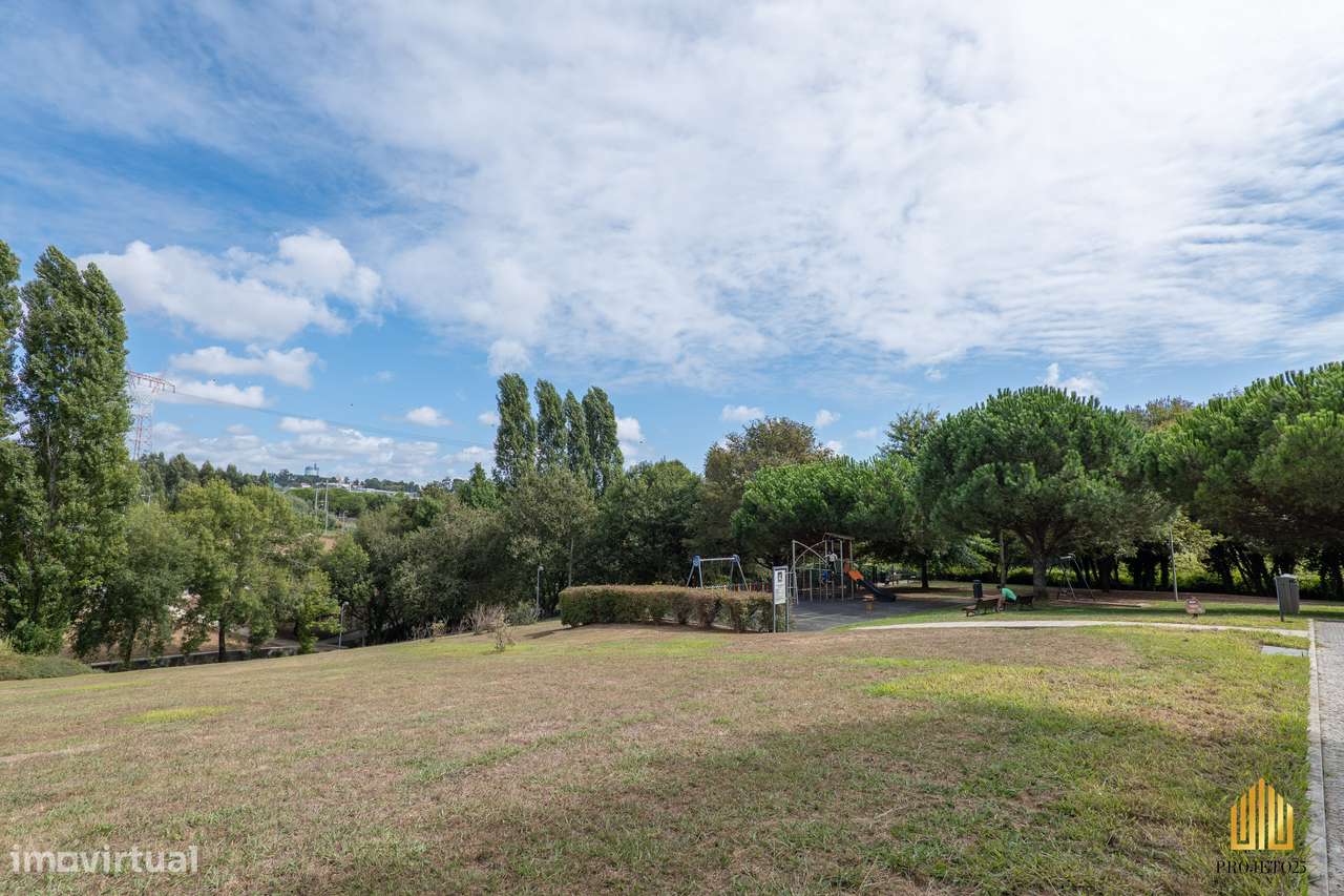 T2 Com Varanda Panorâmica em Urbanização Requintada, ao Aeroporto.-37