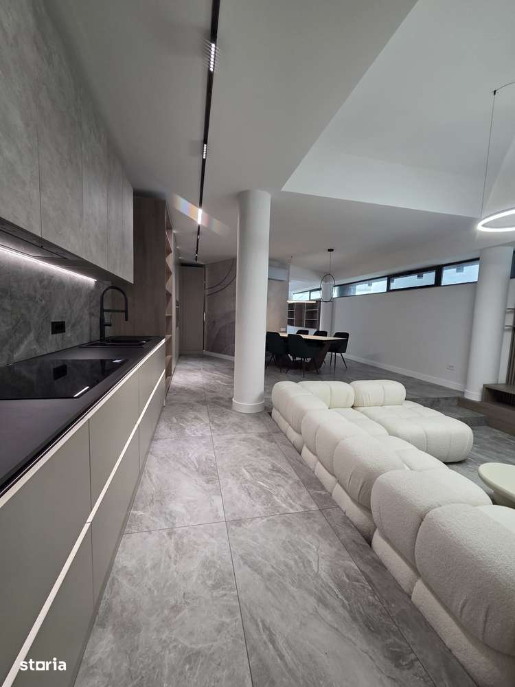 Vilă cu arhitectură futuristă și design avangardist la Cheie-4