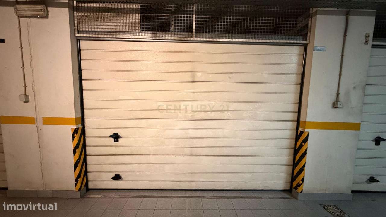 Box fechada com 21m² na Av. do Brasil, Amadora — eletricidade e potenc - Grande imagem: 2/7