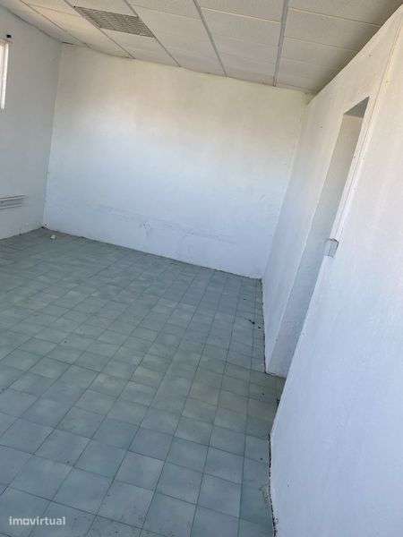 Open space com wc, pequena cozinha e 2 quartos, 2 quetoa - Grande imagem: 5/6