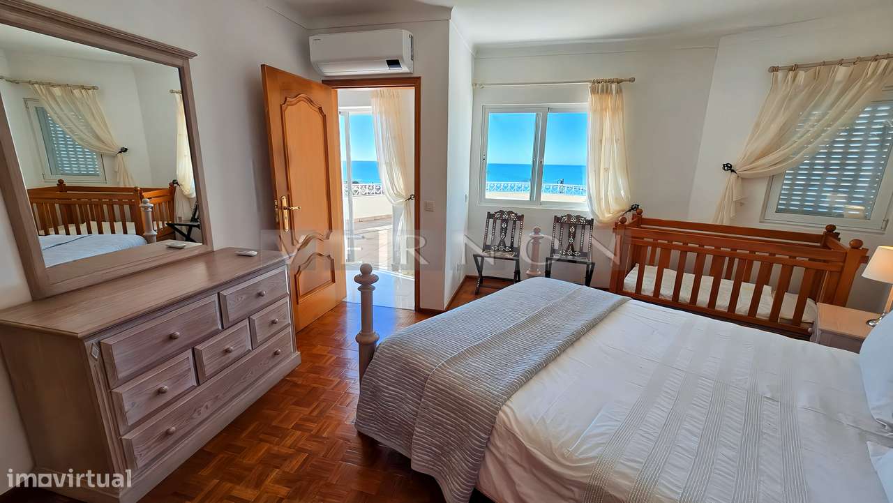 Algarve, para venda, moradia T5 primeira linha do mar com piscina aque-36