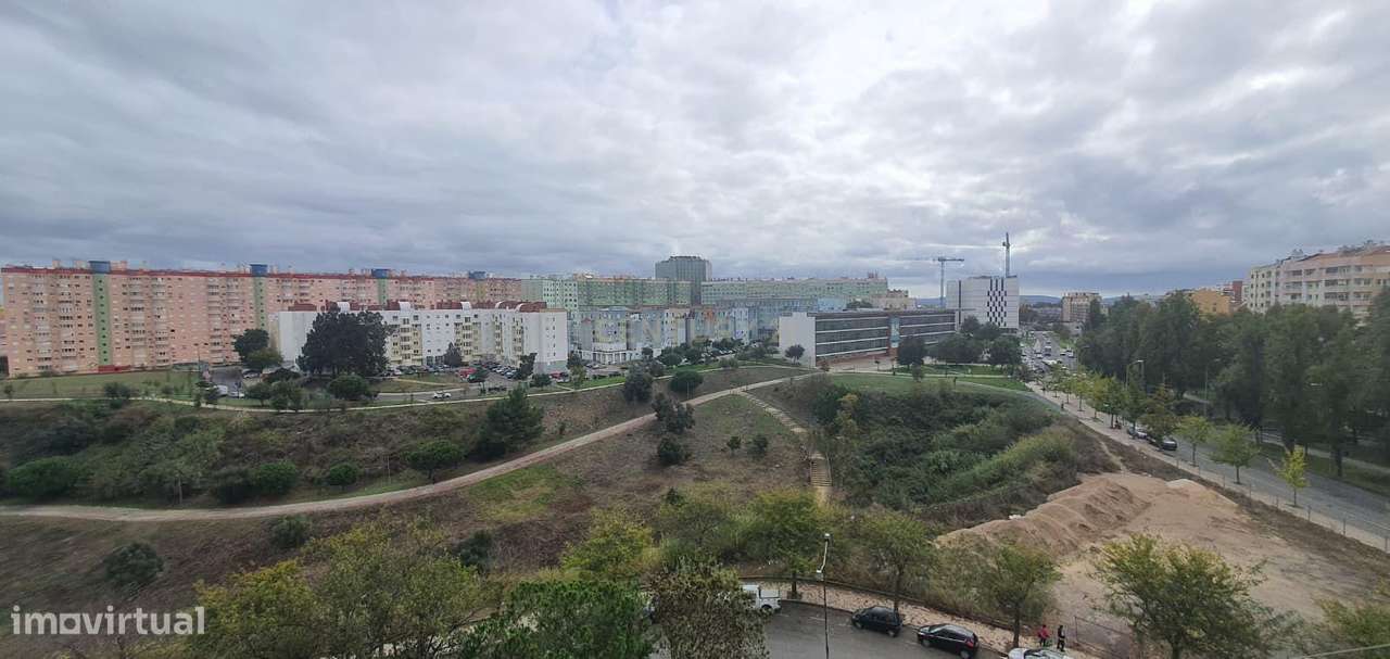 Apartamento T2 mobiliado com Vista Panorâmica e parqueamento em Lisboa - Grande imagem: 3/23