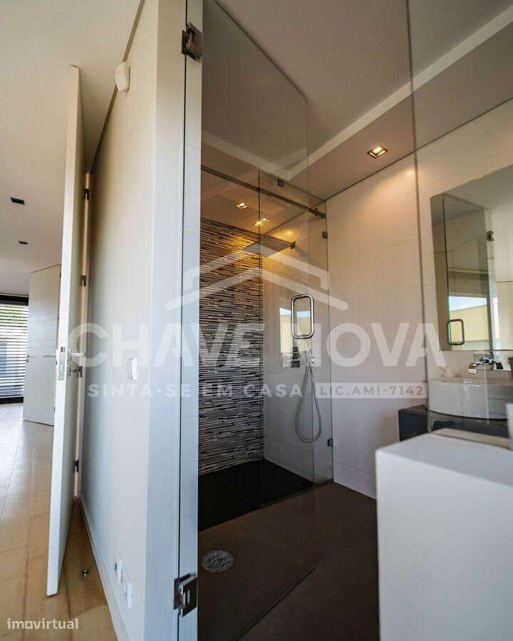 Moradia T3+1 junto à praia - Grande imagem: 4/25