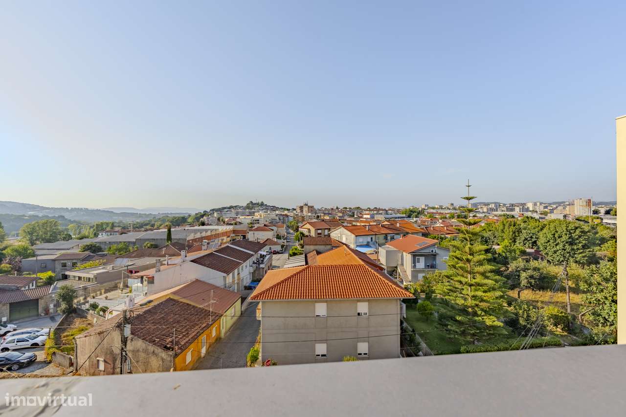 T2 totalmente Renovado, com terraço em Ferreiros, Braga-19