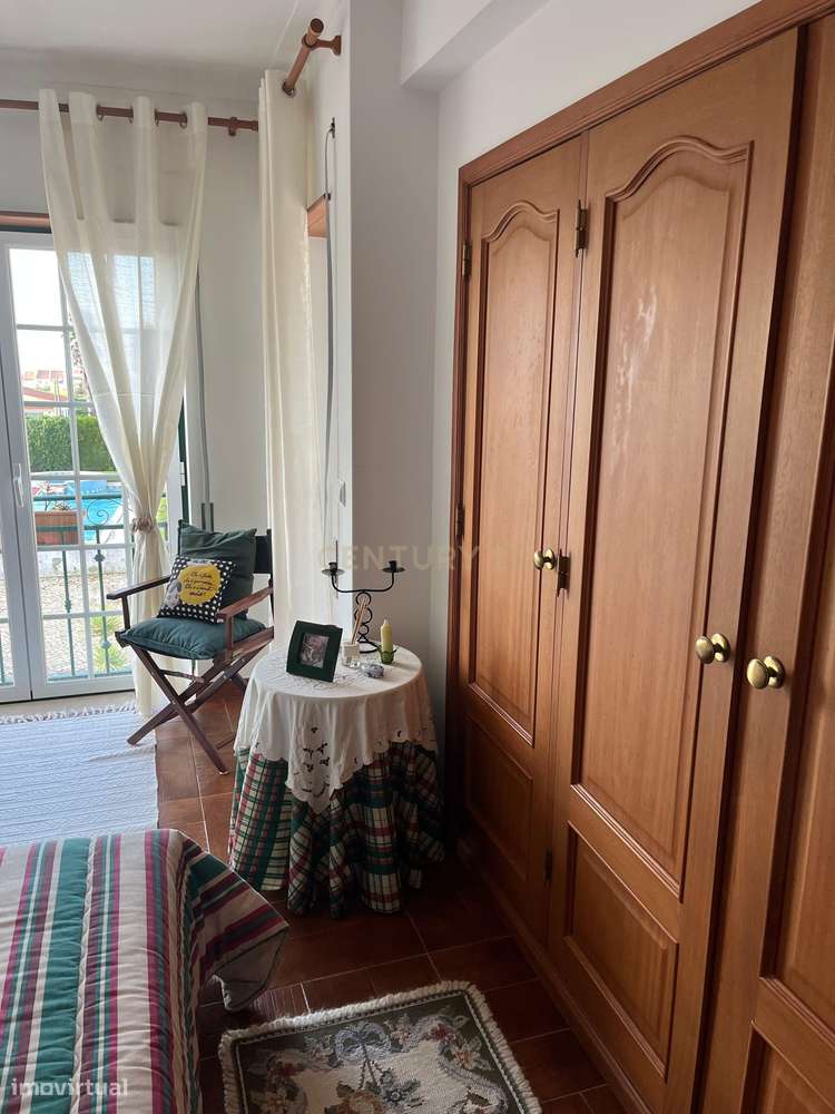 Moradia T4 em condomínio fechado com piscina, vista mar e walking dist-30