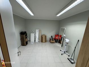 Sala para arrendar para comércio Mem Martins