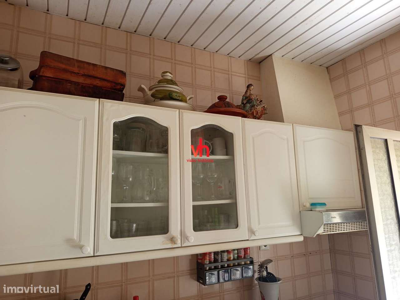 Vende-se Moradia ao Carvalhido com Potencial de Investimento-3