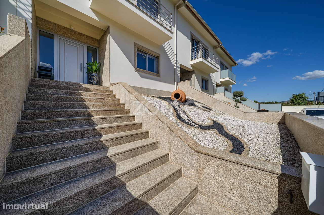 Moradia Banda T4 - Como Nova, em Encourados, Barcelos - Grande imagem: 5/60