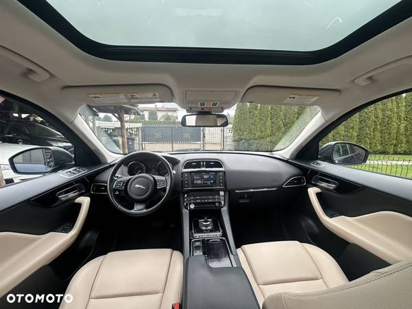 Jaguar F-Pace 2.0 i4P AWD Prestige - 8