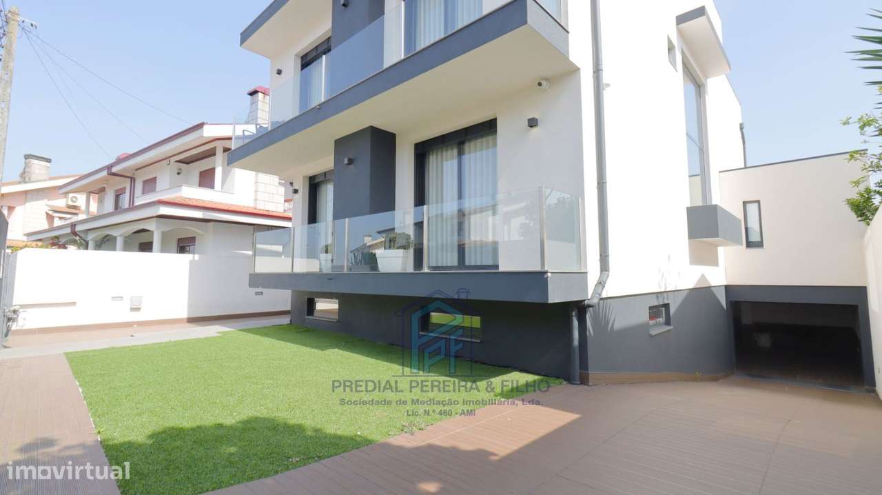 Moradia T5 de 4 Frentes c/ Piscina  Venda Nova / Rio Tinto - Grande imagem: 3/30