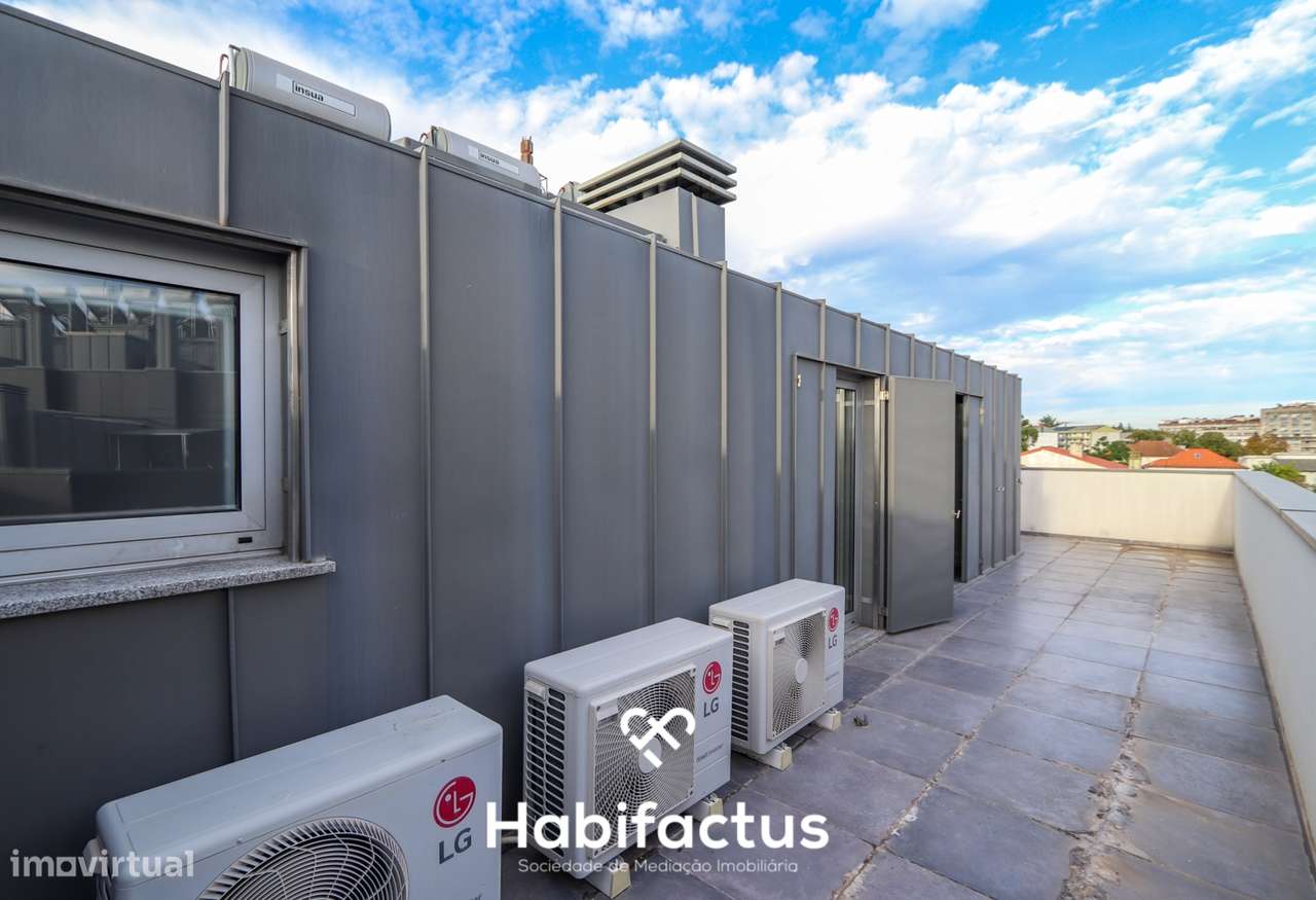 Apartamento T3+2 com Varandas e Terraço em Viseu-33