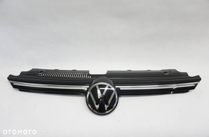 GRILL ATRAPA LED  VW GOLF 8 VIII ZNACZEK EMBLEMAT 5H0853651S - 1