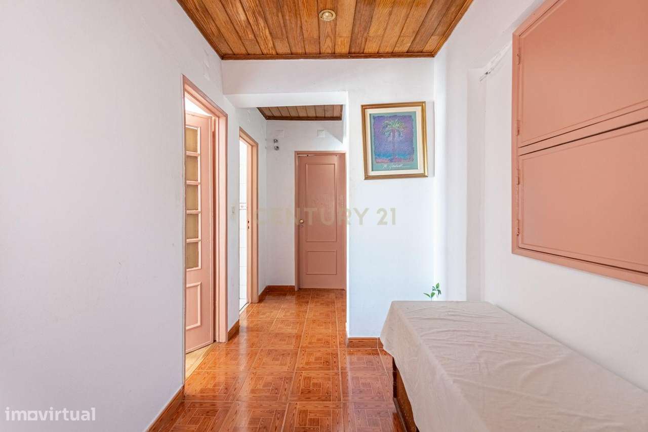 Apartamento T2+1 na Arroja com Varanda e Elevador-5