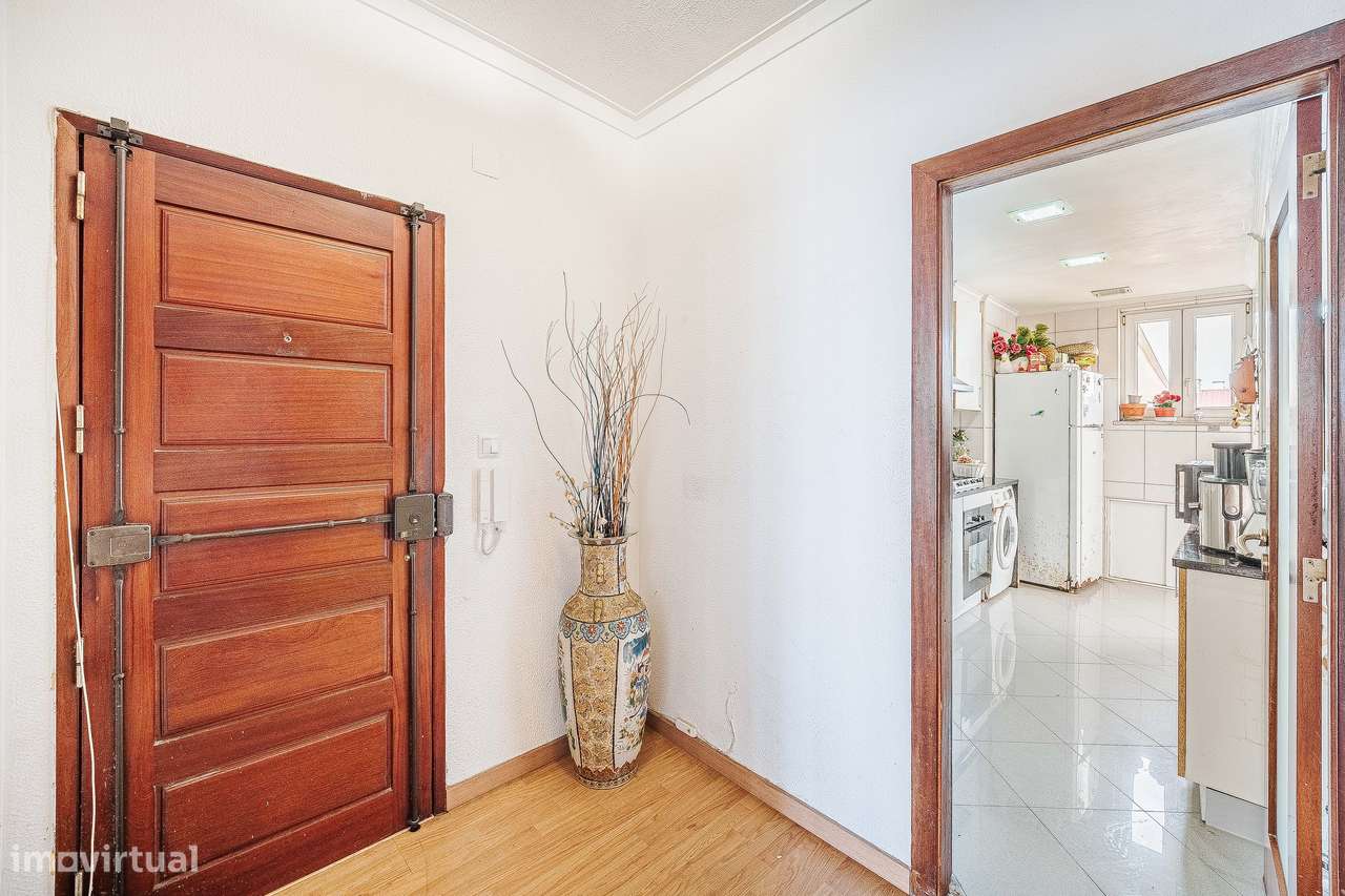 T3 em Mem Martins muito luminoso-30