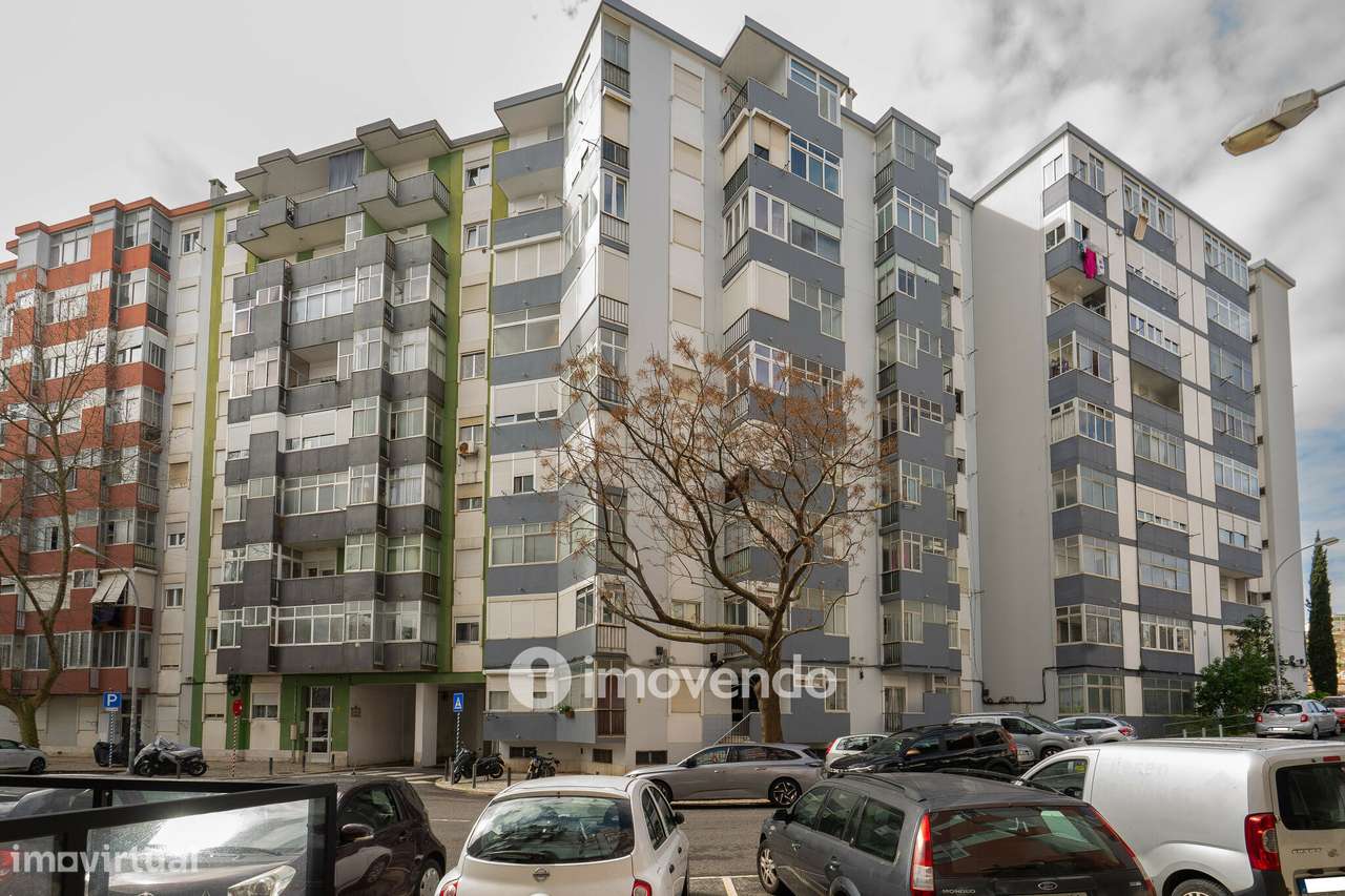 Apartamento T1 para renovação, junto da Praia de Paço de Arcos-28